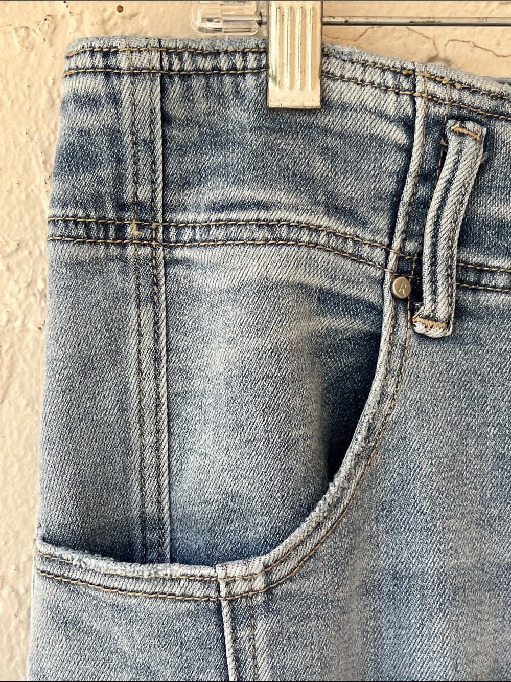 NWT🌞Risen Wide-Leg Cropped Light Blue Jeans w/Leg Seam Detail & Wide Waistband - Picture 7 of 12